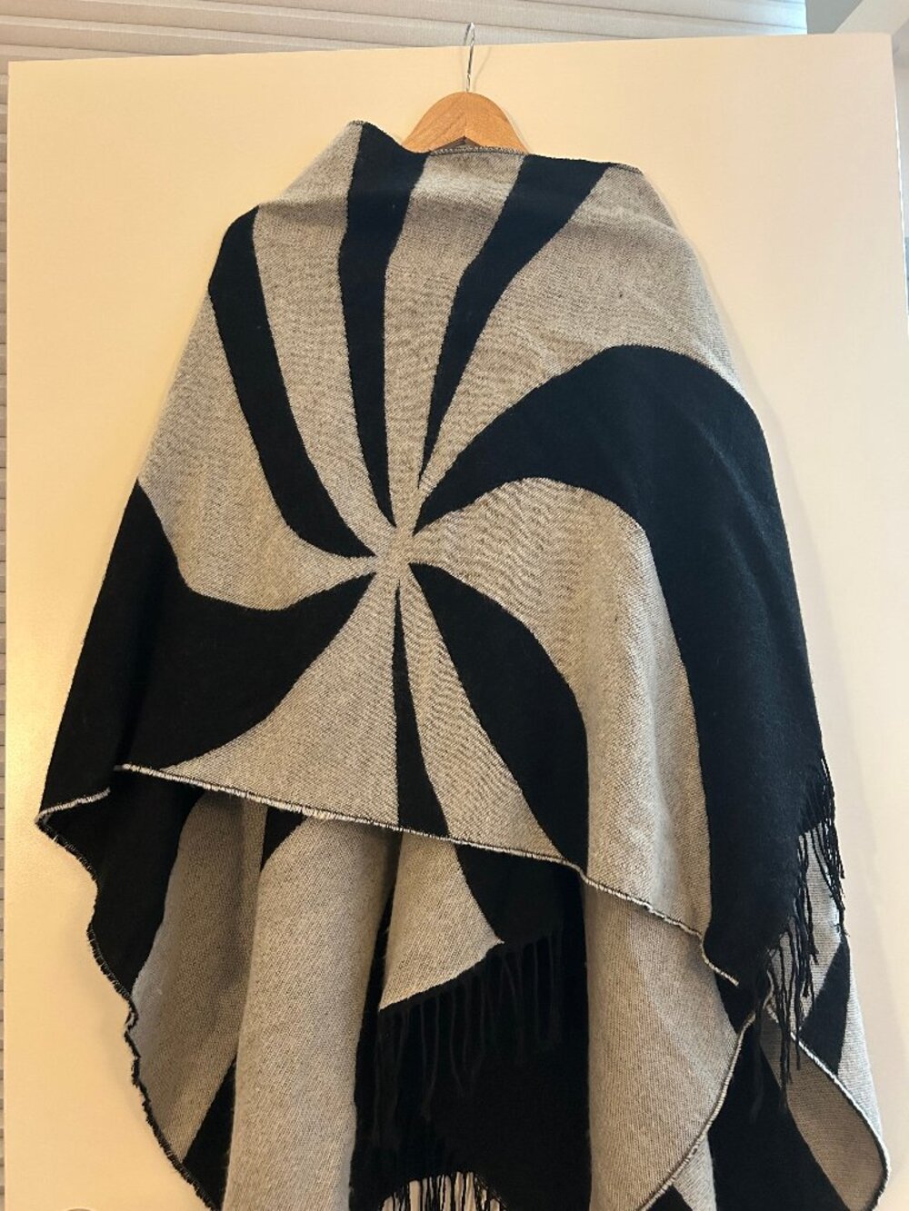 Vero Moda Oversized Ruana Blanket Wrap Cape Poncho Fringe Black